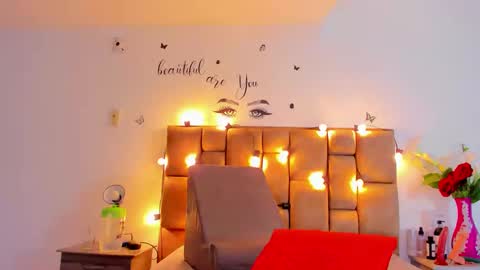 megan white 01  online show from 12, 9, 2025