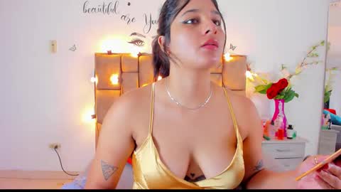 megan white 01  online show from 15, 9, 2025