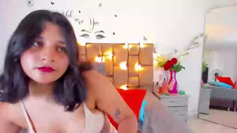 megan white 01  online show from 23, 9, 2025