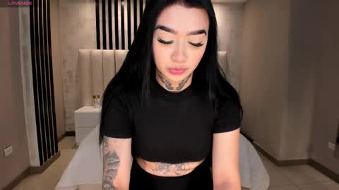 Megan Cross online show from 23, 11, 2025