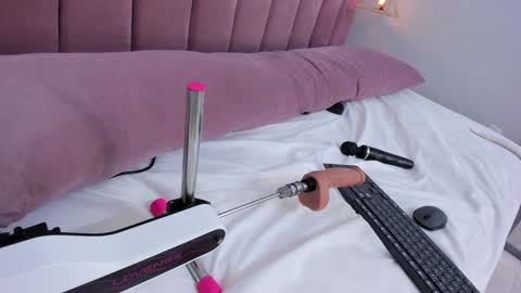 Megan  online show from 27, 12, 2024