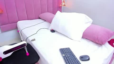 Megan  online show from 27, 10, 2025