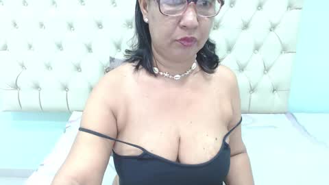 Snapshot of megatitsxxx chatting on 17, 12, 2024 milfpleasure online show from 17, 12, 2024