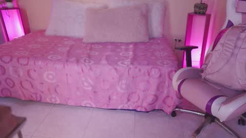 Snapshot of meggie_1j chatting on 24, 11, 2025 Meggie 1J online show from 24, 11, 2025