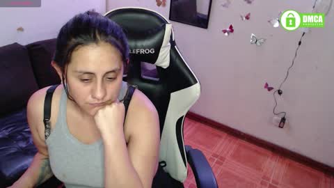 Snapshot of mel_raise chatting on 13, 11, 2025 mel raise online show from 13, 11, 2025