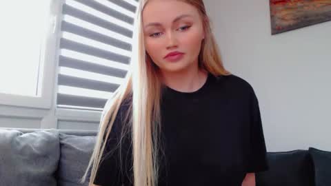 Snapshot of melani_a chatting on 16, 3, 2026 Melania online show from 16, 3, 2026