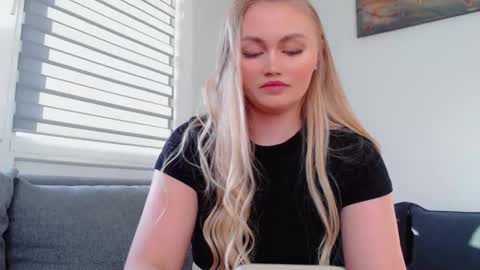 Snapshot of melani_a chatting on 17, 3, 2026 Melania online show from 17, 3, 2026