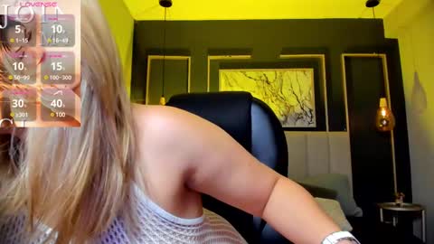 Snapshot of melanie_silver_ chatting on 7, 3, 2025 Melanie online show from 7, 3, 2025