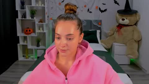 Snapshot of melaniealves chatting on 20, 10, 2025 MelanieAlves online show from 20, 10, 2025