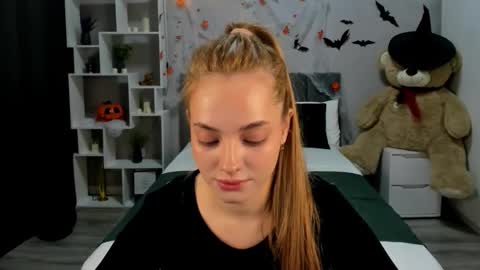 Snapshot of melaniealves chatting on 5, 11, 2025 MelanieAlves online show from 5, 11, 2025