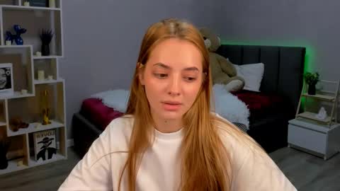 Snapshot of melaniealves chatting on 12, 11, 2025 MelanieAlves online show from 12, 11, 2025