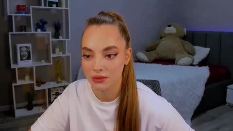 Snapshot of melaniealves chatting on 22, 11, 2025 MelanieAlves online show from 22, 11, 2025