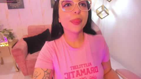 melaniegrayx online show from 5, 3, 2025