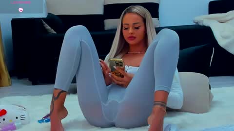 Snapshot of melanielexxx chatting on 6, 1, 2025 OF melanielexxx online show from 6, 1, 2025