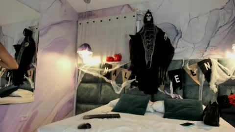 Melanie Roux online show from 29, 10, 2025