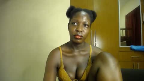 Snapshot of melanin_bae chatting on 2, 11, 2025 Baby online show from 2, 11, 2025