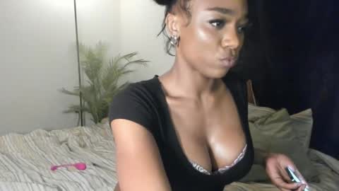 Snapshot of melaninmelanix chatting on 2, 3, 2025 melaninmelanix online show from 2, 3, 2025