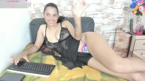 melannie roses online show from 21, 1, 2025
