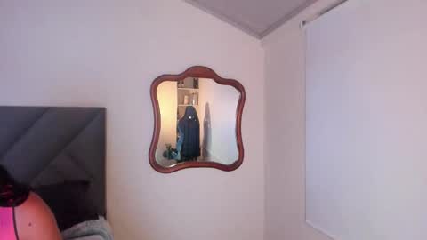 Snapshot of melany_ari chatting on 17, 12, 2025 Melany online show from 17, 12, 2025