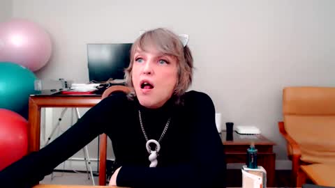 Snapshot of melhoho chatting on 3, 11, 2025 Snow Hobot online show from 3, 11, 2025