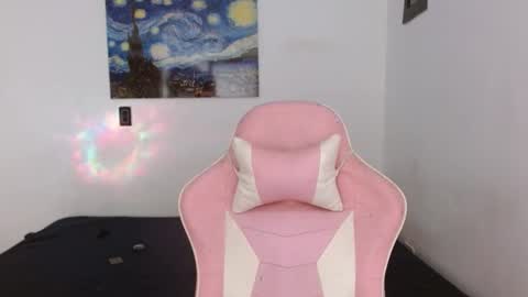 Snapshot of melhoneymoon chatting on 22, 10, 2025 Mel online show from 22, 10, 2025