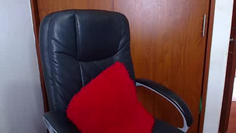 Snapshot of melika_sweet chatting on 27, 10, 2025 eli online show from 27, 10, 2025