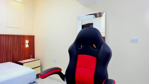 M E L I N A  online show from 17, 2, 2025