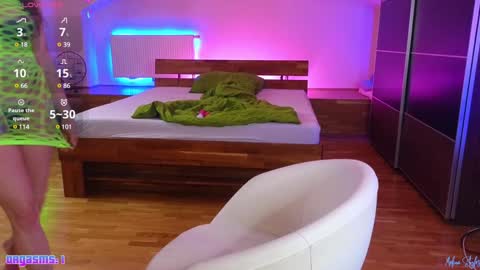 Snapshot of melinastyles chatting on 5, 1, 2025 Melina Styles online show from 5, 1, 2025