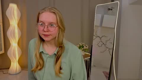 Snapshot of melindaventuri chatting on 31, 3, 2026 Alice - online show from 31, 3, 2026