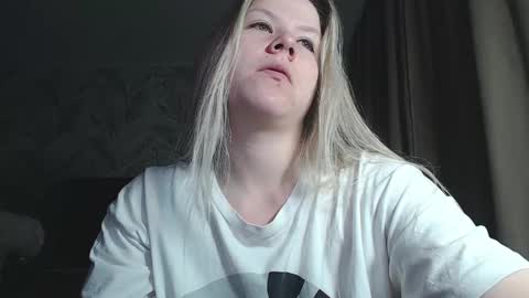 Melissa  Ray online show from 10, 12, 2024
