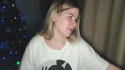 Melissa  Ray online show from 17, 12, 2024