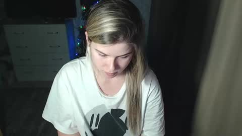 Melissa  Ray online show from 18, 12, 2024