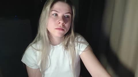 Melissa  Ray online show from 19, 12, 2024