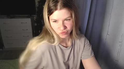 Melissa  Ray online show from 16, 1, 2025