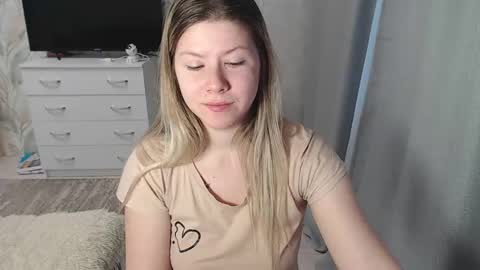 Melissa  Ray online show from 19, 2, 2025