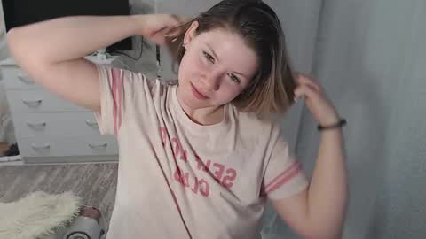 Melissa  Ray online show from 20, 2, 2025