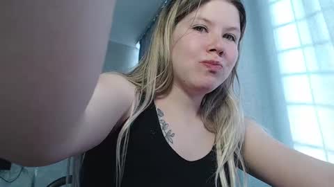 Melissa  Ray online show from 11, 3, 2025