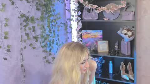 Melissa - Your Dream Girl  online show from 11, 3, 2025