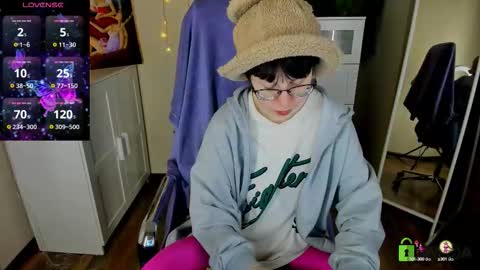 Snapshot of melissa_wells chatting on 12, 10, 2025 Melissa online show from 12, 10, 2025