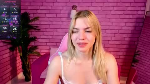 Snapshot of melissachristal chatting on 18, 10, 2025 melissachristal online show from 18, 10, 2025
