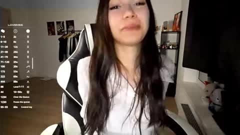 Snapshot of mellowpearl chatting on 21, 11, 2025 EVA online show from 21, 11, 2025