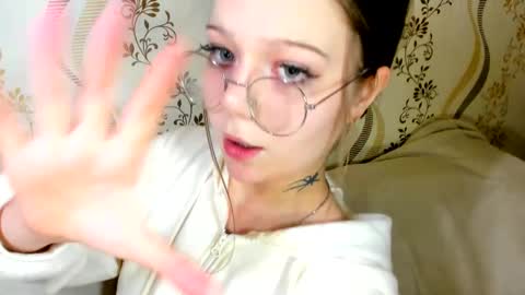 MelMooon online show from 5, 11, 2025