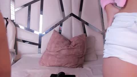 Snapshot of melodiwilliams chatting on 1, 12, 2025 Melodi online show from 1, 12, 2025