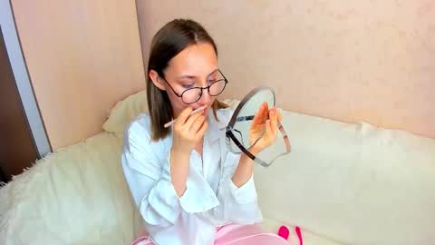 Kaylie online show from 26, 10, 2025