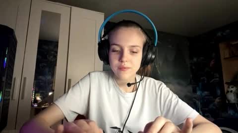 Hi Im Aria 18 years old online show from 24, 10, 2025