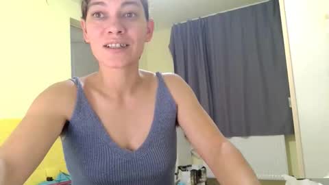 Miss Helena online show from 12, 11, 2025