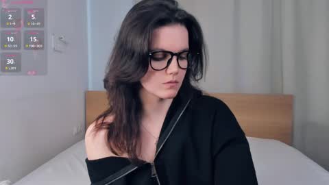 Snapshot of mercymanrriquez chatting on 5, 4, 2026 Miya online show from 5, 4, 2026