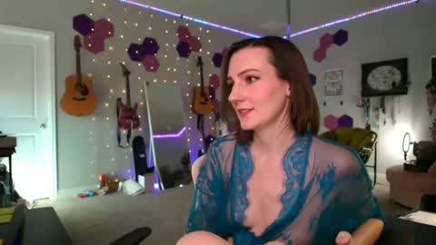 Snapshot of meredithbae chatting on 6, 12, 2024 Meredith Bae online show from 6, 12, 2024
