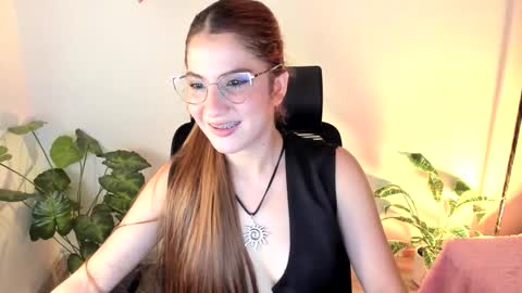 laura 3 i am independent model online show from 28, 9, 2025