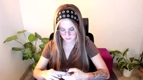 Snapshot of meridaxbrave_ chatting on 12, 10, 2025 laura 3 i am independent model online show from 12, 10, 2025